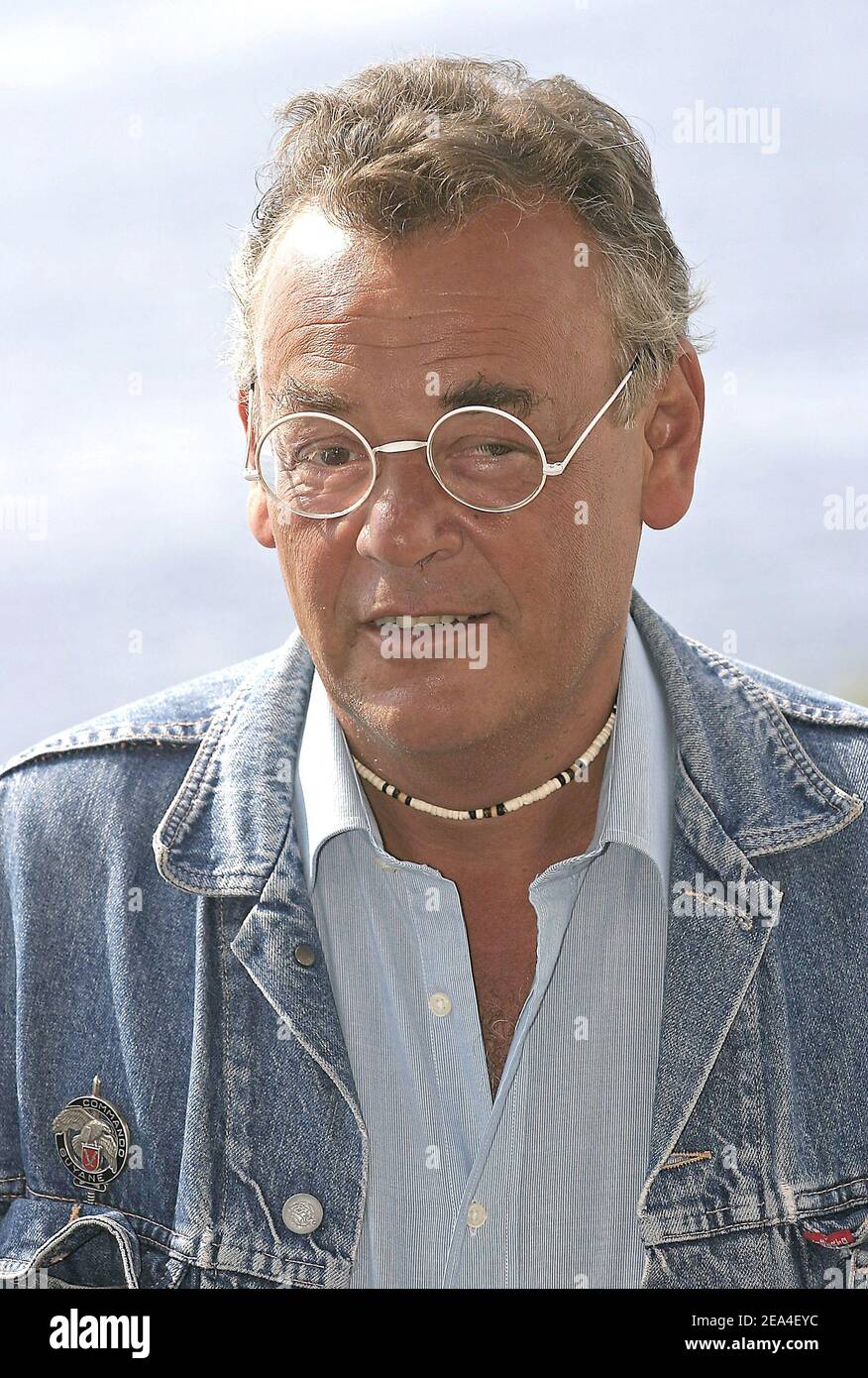 Der Teilnehmer der TV Reality Show 'La Premiere Compagnie' Jean Roucas posiert während des Monte-Carlo Television Festival 45th in Monaco, am 26. Juni 2005. Foto von Gerald Holubowicz/ABACA. Stockfoto