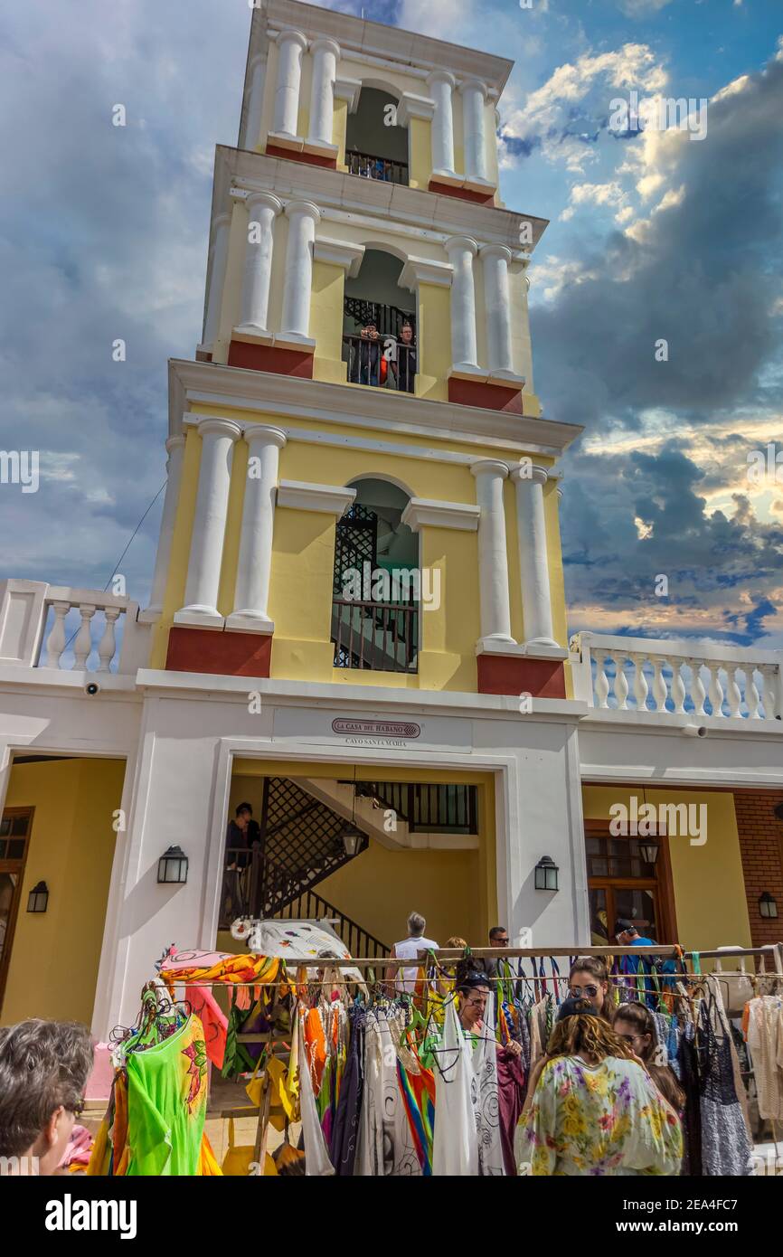 Cayo Santa Maria, Kuba, Februar 2016 - der Turm Casa del habano in La Estrella ein touristisches Gebiet der Insel Stockfoto