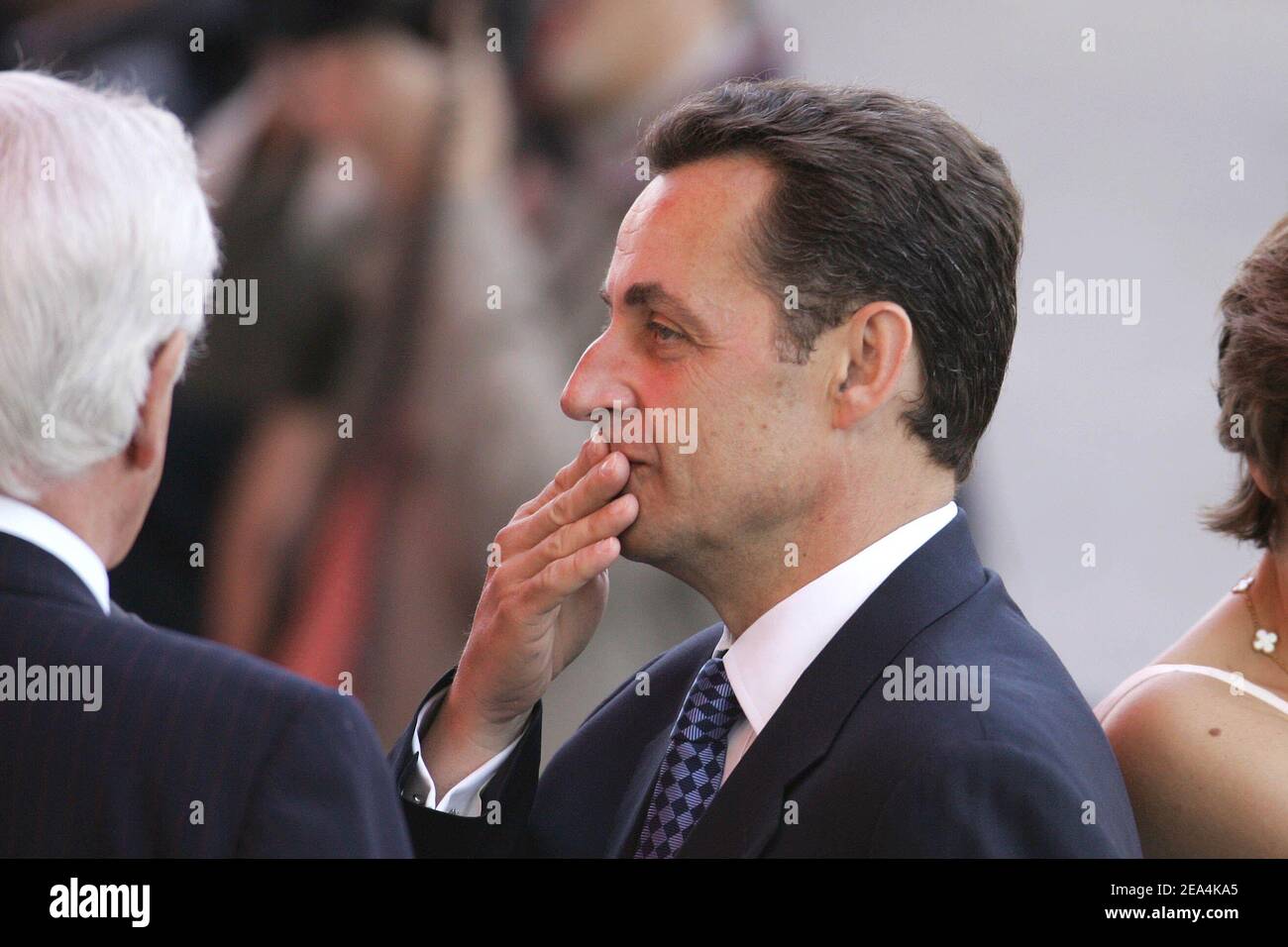 Der französische Innenminister Nicolas Sarkozy bei der Militärparade entlang der Champs Elysees anlässlich des Bastille-Tages in Paris, Frankreich, am Donnerstag, dem 14. Juli 2005. Foto von Nebinger-Mousse-Klein/ABACAPRESS.COM Stockfoto