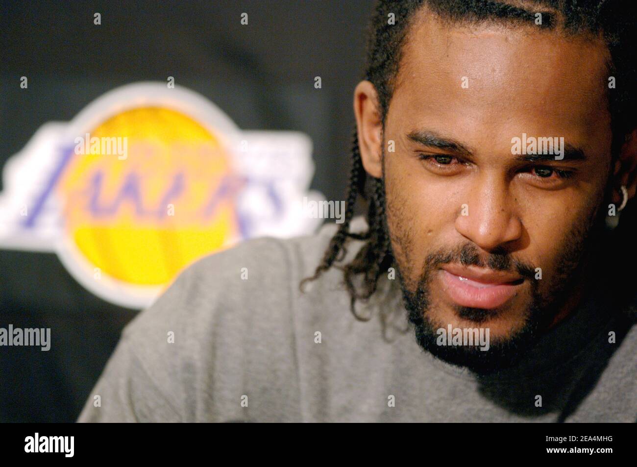 Los Angeles Lakers zweite Runde Entwurf Pick Ronny Turiaf hielt eine Pressekonferenz über die bevorstehende Operation am offenen Herzen, um eine lebensbedrohliche Erkrankung zu korrigieren. Los Angeles, 22nd. Juli 2005. Foto von Lionel Hahn/ABACAPRESS.COM Stockfoto