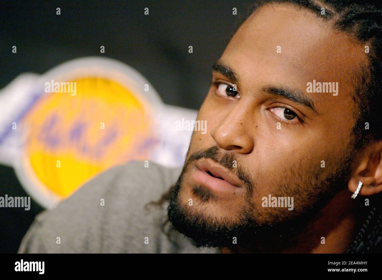 Los Angeles Lakers zweite Runde Entwurf Pick Ronny Turiaf hielt eine Pressekonferenz über die bevorstehende Operation am offenen Herzen, um eine lebensbedrohliche Erkrankung zu korrigieren. Los Angeles, 22nd. Juli 2005. Foto von Lionel Hahn/ABACAPRESS.COM Stockfoto