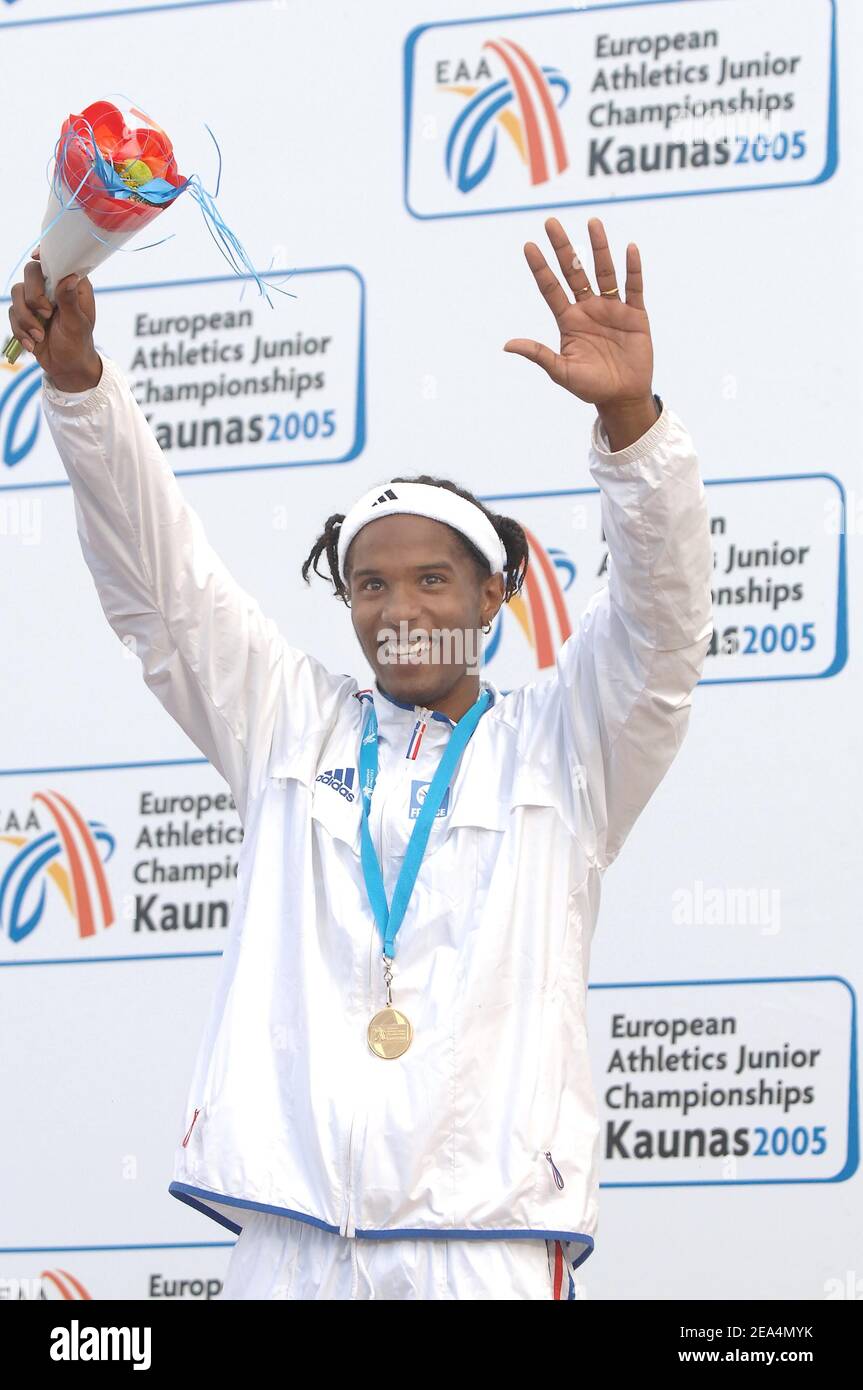 Der französische Athlet Stevens Marie-Sainte, Goldmedaille auf Weitsprung-Männer, bei den Leichtathletik-Junioren-Europameisterschaften in Kaunas, Litauen, am 24. Juli 2005. Foto von Stephane Kempinaire/Cameleon/ABACAPRESS.COM Stockfoto