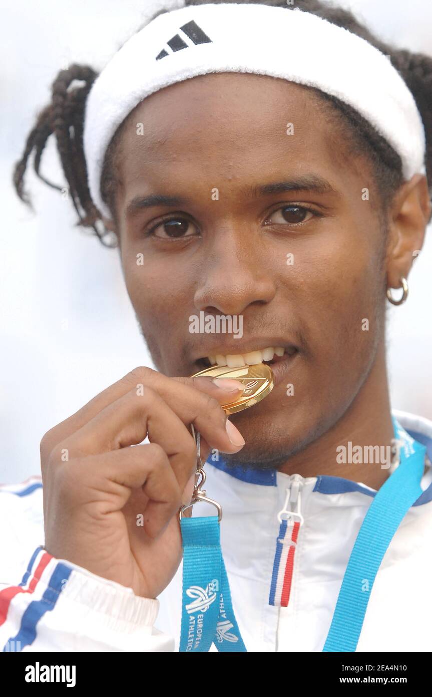 Der französische Athlet Stevens Marie-Sainte, Goldmedaille auf Weitsprung-Männer, bei den Leichtathletik-Junioren-Europameisterschaften in Kaunas, Litauen, am 24. Juli 2005. Foto von Stephane Kempinaire/Cameleon/ABACAPRESS.COM Stockfoto