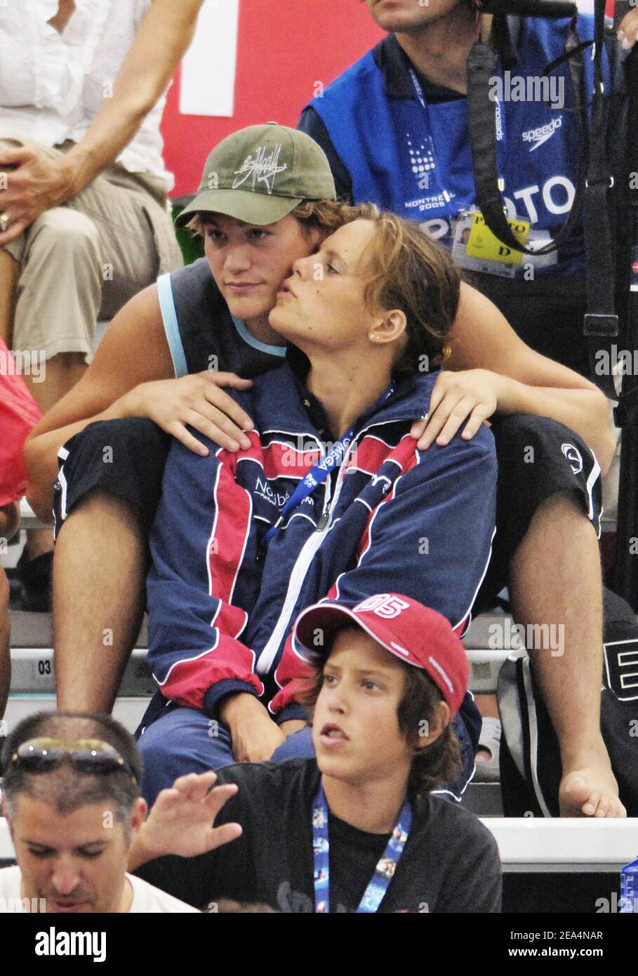 Die französische Schwimmerin Laure Manaudou und ihr Freund Pierre Henri nehmen am 26. Juli 2005 an der FINA-Weltmeisterschaft in Montreal, Kanada, Teil. Foto von Nicolas Gouhier/ABACAPRESS.COM Stockfoto