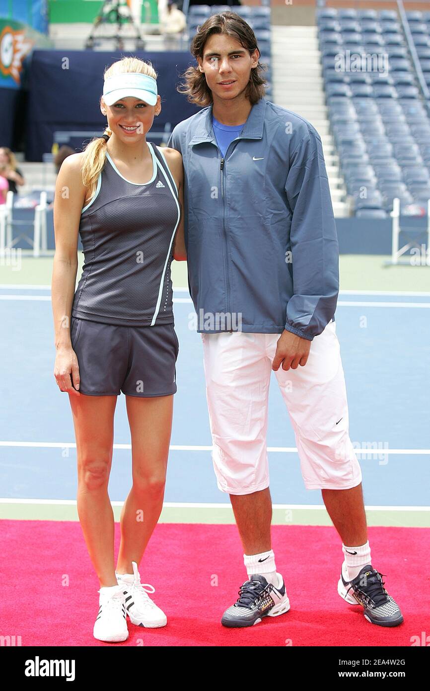 Anna Kournikova und Rafael Nadal nehmen am 27. August 2005 am Arthur Ashe  Kids' Day 2005 im USTA Tennis Center in Queens, NY, Teil. Arthur Ashe Kids'  Day ist Teil der Kickoff-Feierlichkeiten