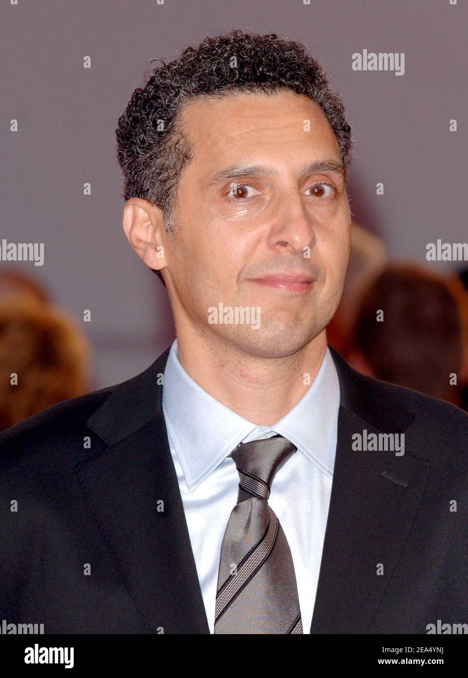 Der US-Regisseur John Turturro nimmt am 6. September 2005 an der Vorführung seines neuesten Films 'Romance & Cigarettes' auf den Filmfestspielen Venedig 62nd in Venedig, Italien, Teil. Foto von Lionel Hahn/ABACAPRESS.COM Stockfoto