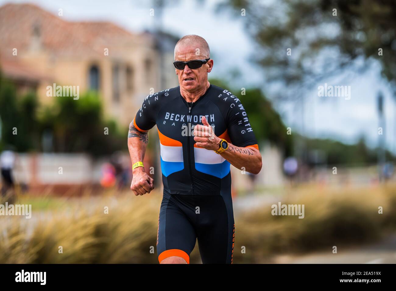 60+ Alterskategorie Konkurrent, Mick Varker läuft im Triathlon-Sprint, während der 2XU Triathlon Series 2021, Rennen 2 am Sandrigham Beach. Stockfoto