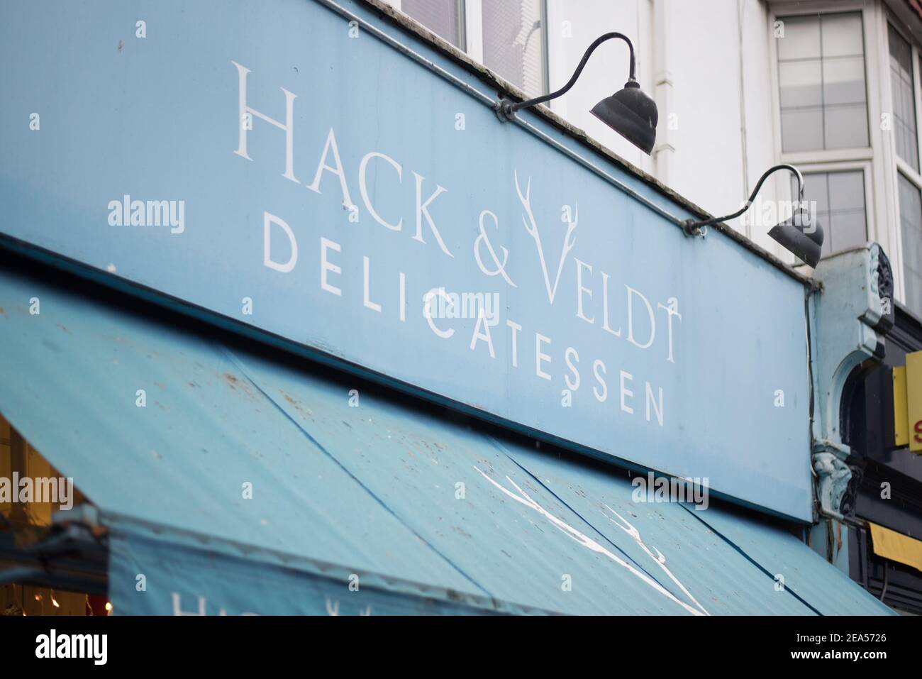 Logo Shop Schild Store Marke Front Hack & VELDT Delicatessen, 94 Turnham Green Terrace, Chiswick, London W4 1QN Stockfoto