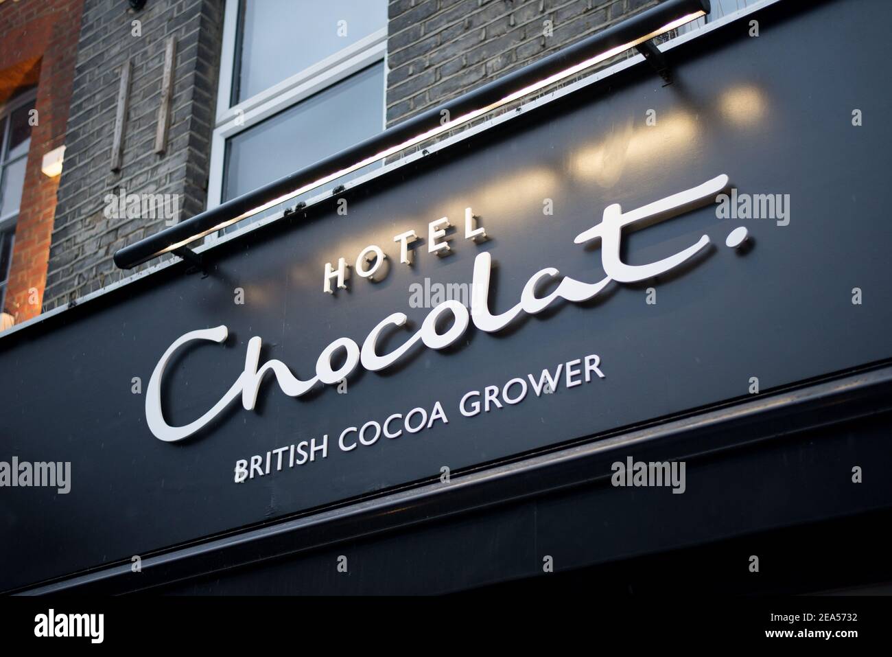 Logo Shop Schild Store Marke Front Retail Retailer Unternehmen High Quality Chocoate Hotel Chocolat, 208 Chiswick High Road, Chiswick, London W4 1PD Stockfoto