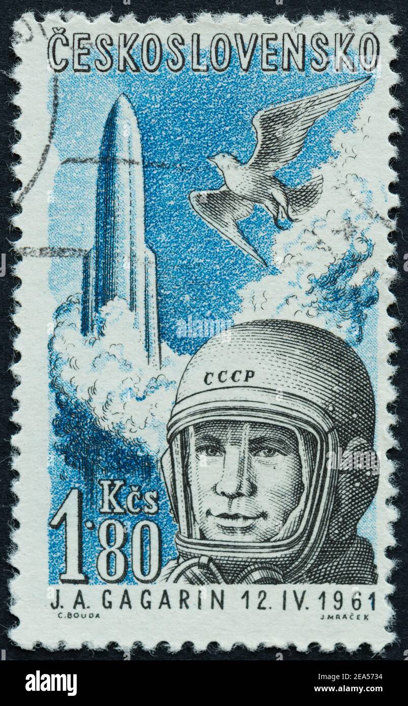 Juri Gagarin auf tschechischer Briefmarke zum Gedenken an Gagarins erste bemannte Raumfahrt 12 April 1961 Stockfoto