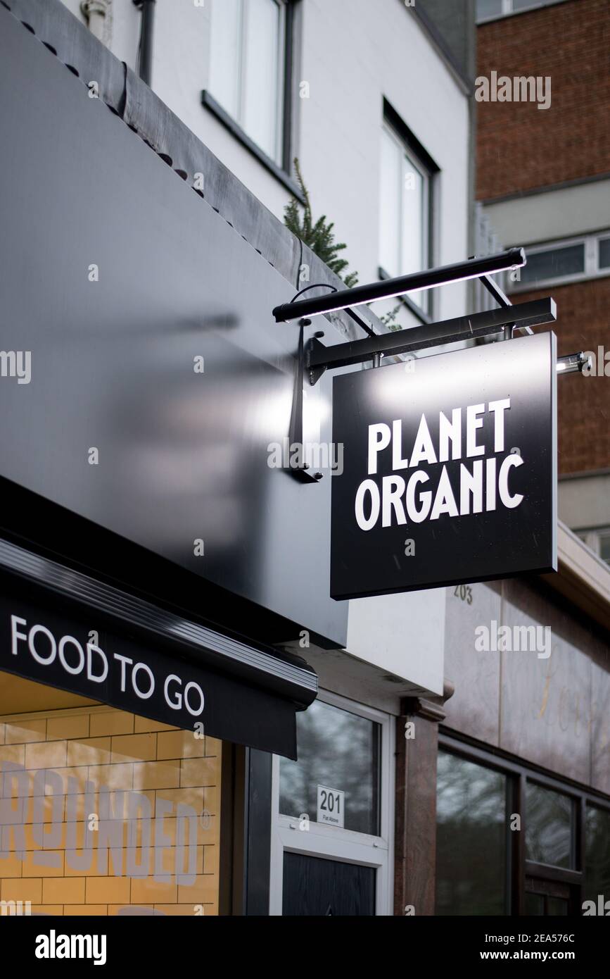 Logo Shop Schild Store Marke Front Organic Supermarket Planet Organic, 201 Chiswick High Road, Chiswick, London W4 2DR Stockfoto