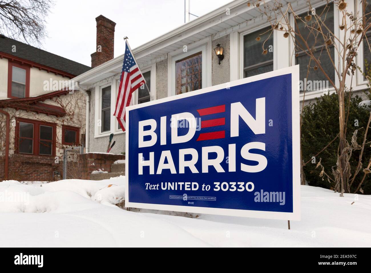 Yard Zeichen für Demokraten amerikanischer Präsident Joseph Biden und Kamala Harris am Presidential Inauguration Day, USA, 20. Januar 2021 Stockfoto
