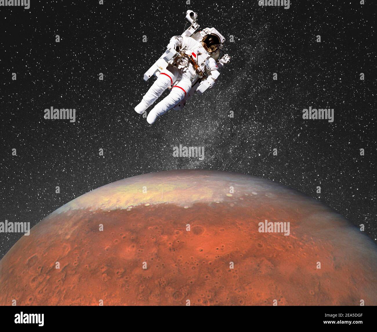 Eroberung des mars, des neuen Weltraumrennens. Spacewalk um mars den roten Planeten Stockfoto
