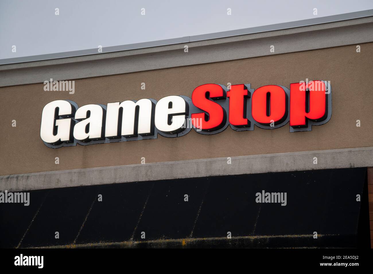 Minneapolis, Minnesota. GameStop ist ein Einzelhändler, der neue und gebrauchte Videospiele, Konsolen, Controller und ähnliche Ausrüstung anbietet. Stockfoto