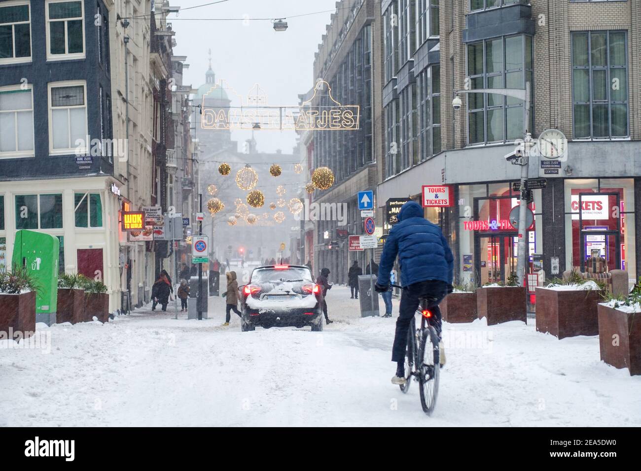 Amsterdam, Niederlande, 7th. Februar 2021. Die Innenstadt kam nach massivem Schneesturm zum Stillstand Stockfoto