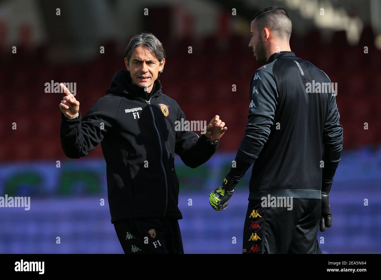 Benevento, Italien. Februar 2021, 07th. Trainer Filippo Inzaghi vor der Serie EIN Spiel zwischen Benevento Calcio und UC Sampdoria im Stadio Comunale Ciro Vigorito am 07. Februar 2021 in Benevento, Italien. (Foto von Giuseppe Fama/Pacific Press) Quelle: Pacific Press Media Production Corp./Alamy Live News Stockfoto