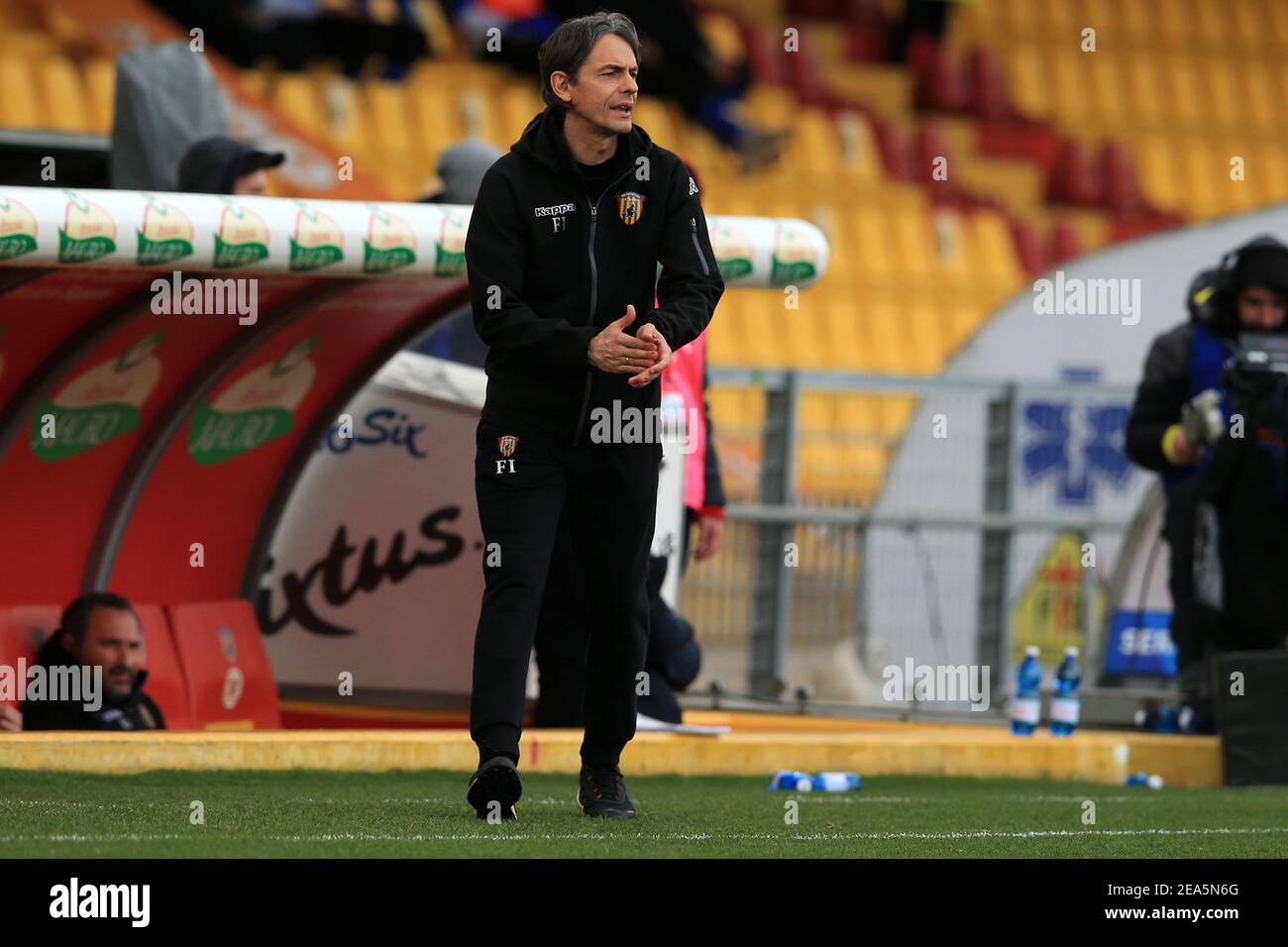 Benevento, Italien. Februar 2021, 07th. Trainer Filippo Inzaghi während der Serie EIN Spiel zwischen Benevento Calcio und UC Sampdoria im Stadio Comunale Ciro Vigorito am 07. Februar 2021 in Benevento, Italien. (Foto von Giuseppe Fama/Pacific Press) Quelle: Pacific Press Media Production Corp./Alamy Live News Stockfoto