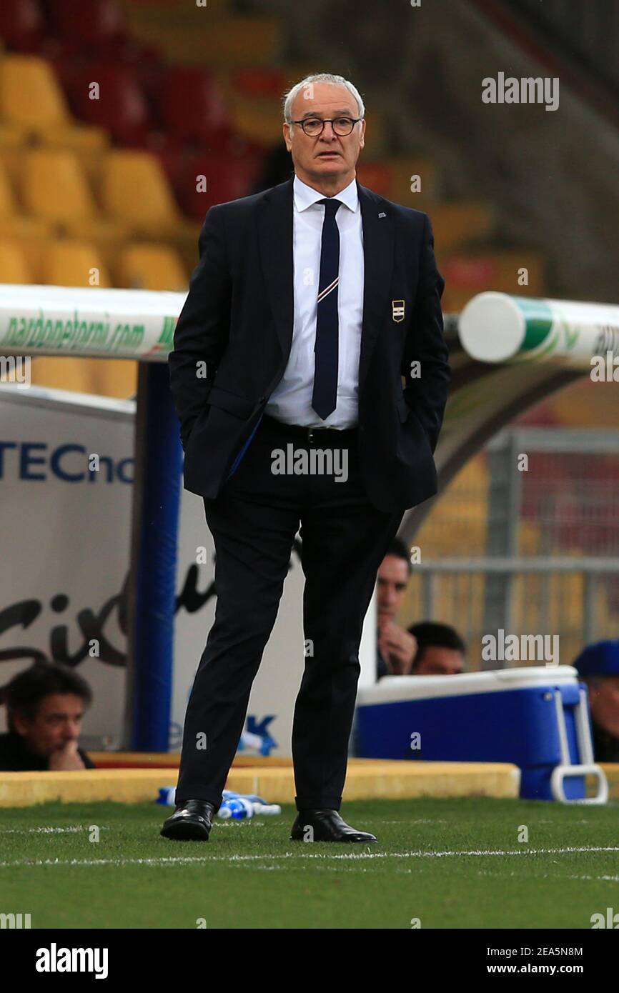 Benevento, Italien. 07th Feb, 2021. Trainer Claudio Ranieri (Sampdoria) während der Serie EIN Spiel zwischen Benevento Calcio und UC Sampdoria im Stadio Comunale Ciro Vigorito am 07. Februar 2021 in Benevento, Italien. (Foto von Giuseppe Fama/Pacific Press) Quelle: Pacific Press Media Production Corp./Alamy Live News Stockfoto