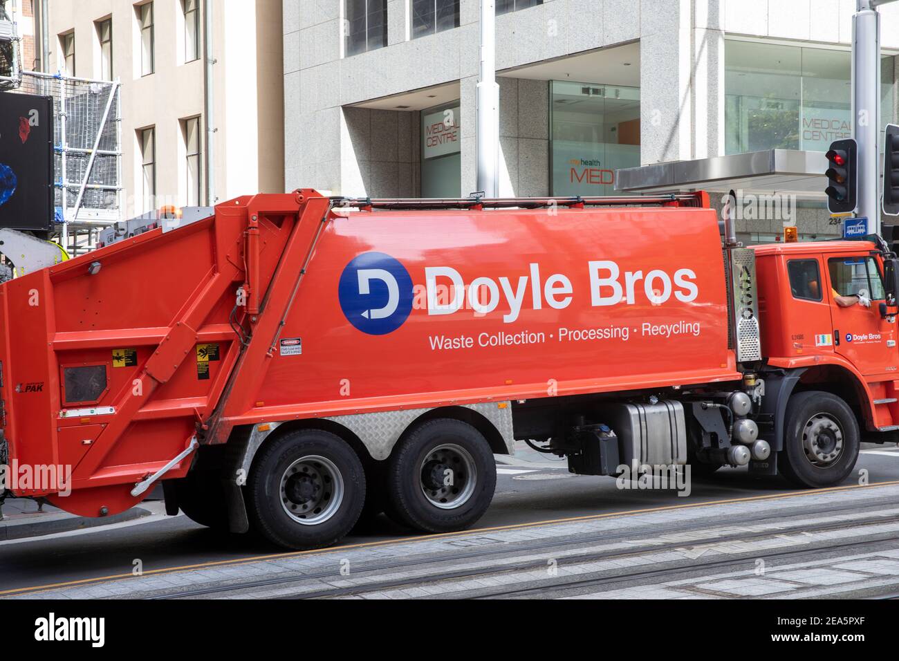 Müllabfuhr LKW im Stadtzentrum von Sydney sammeln Abfall und Abfall von Hotels, Sydney, Australien Stockfoto