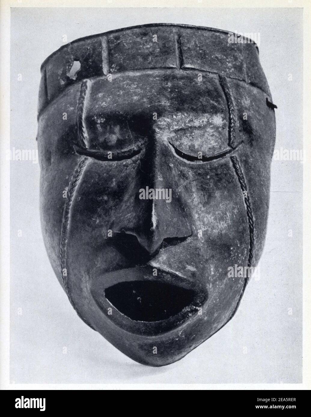 Art mexicain. Masque du dieu Xipe-Totec, notre seigneur l'Ecorché. Cuivre. Dite de l'Occident. Michoacan. Stockfoto