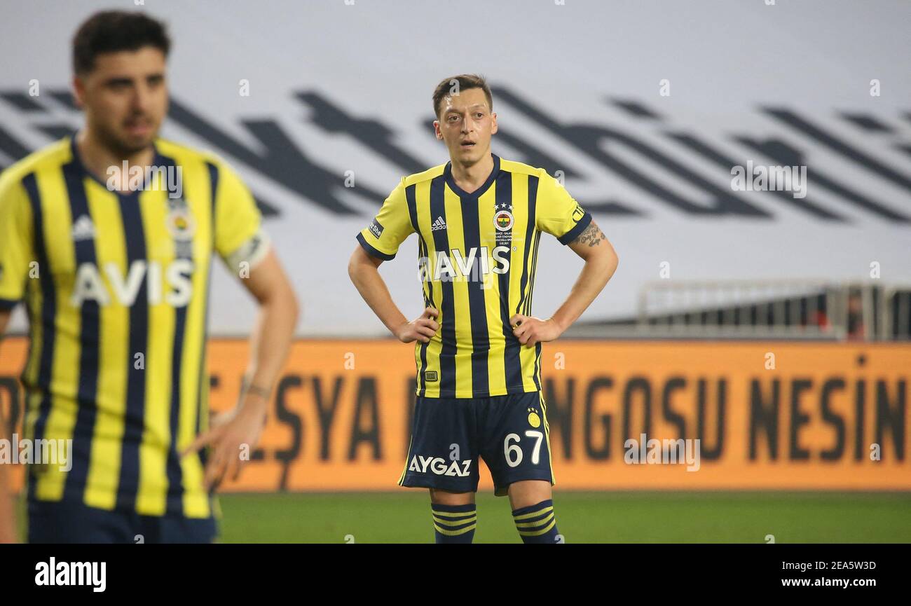 Fenerbahceaa A S Mesut Ozil Wahrend Fenerbahce Galatasaray Turkish Super League Spiel Im Fenerbahce Stadion In Istanbul Turkei 6 November 2021 Foto Von Tolga Adanali Depo Photos Abacapress Com Stockfotografie Alamy