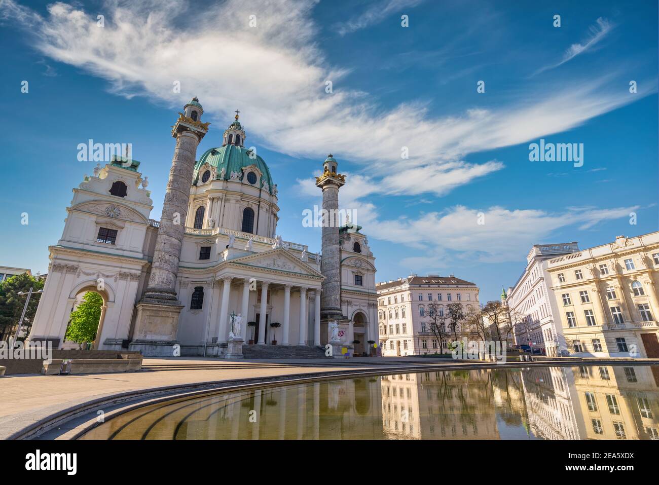 Wien Österreich, Skyline der Stadt an der Karlskirche Stockfoto