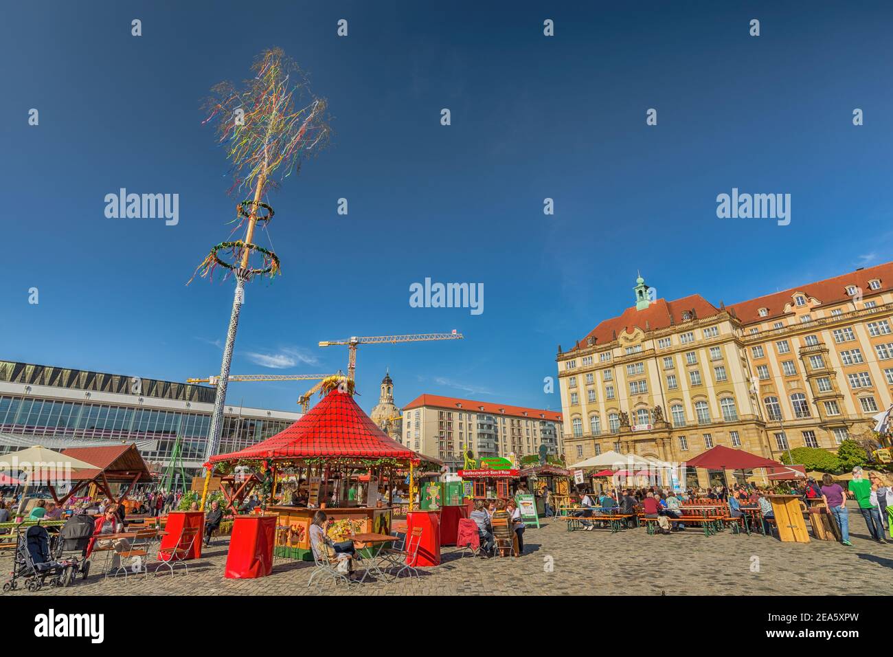 Dresden, Deutschland - 11. Mai 2017: Skyline der Stadt am Altmarkt Marktplatz Stockfoto