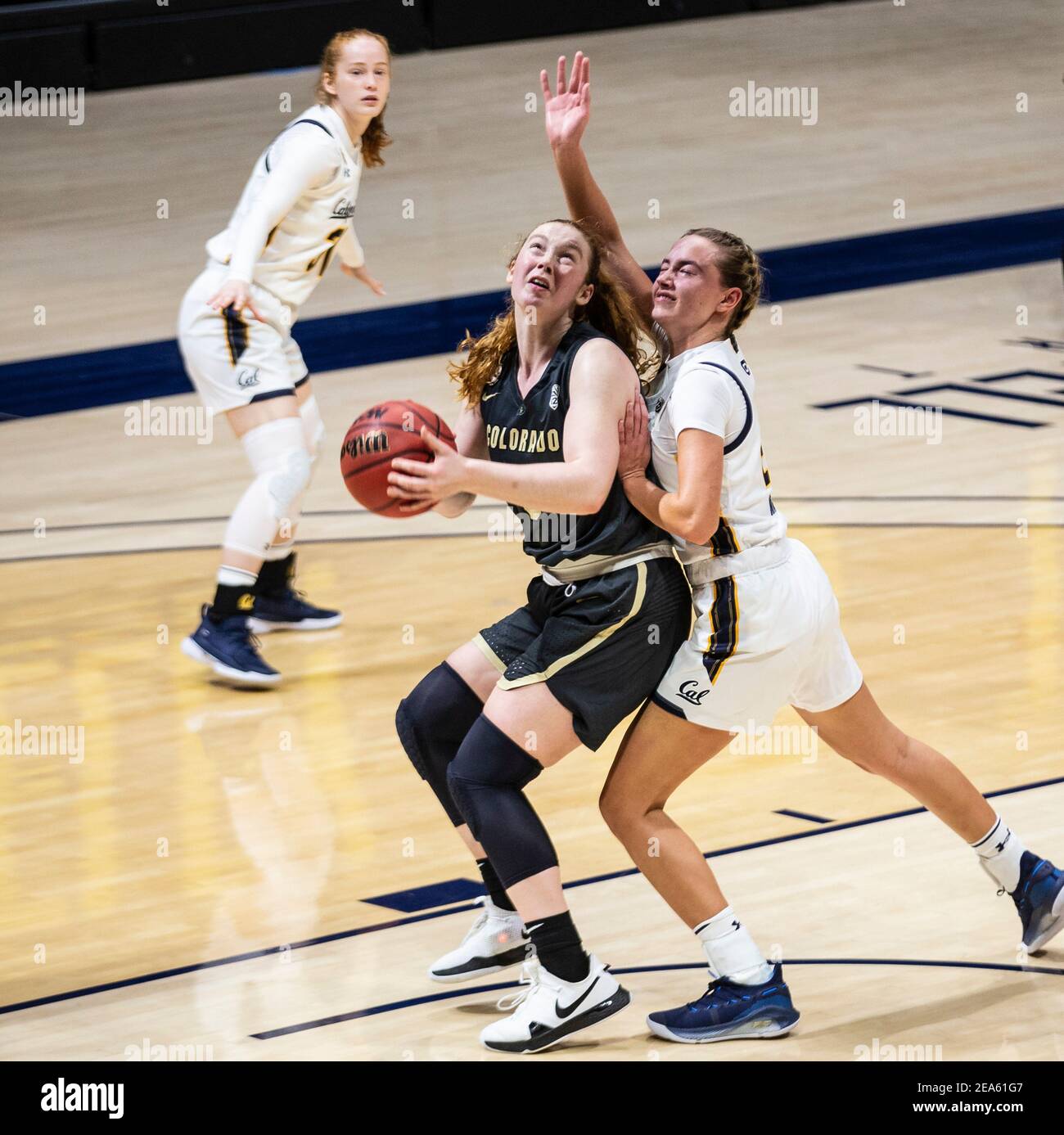 Februar 07 2021 Berkeley, CA U.S.A. Colorado Buffaloes Wache Frida Formann (3) geht in den Korb und punktet während NCAA Frauen Basketball Spiel zwischen Colorado Buffalo und den California Golden Bears 67-52 Sieg im Hass Pavilion Berkeley Calif. Thurman James / CSM Stockfoto