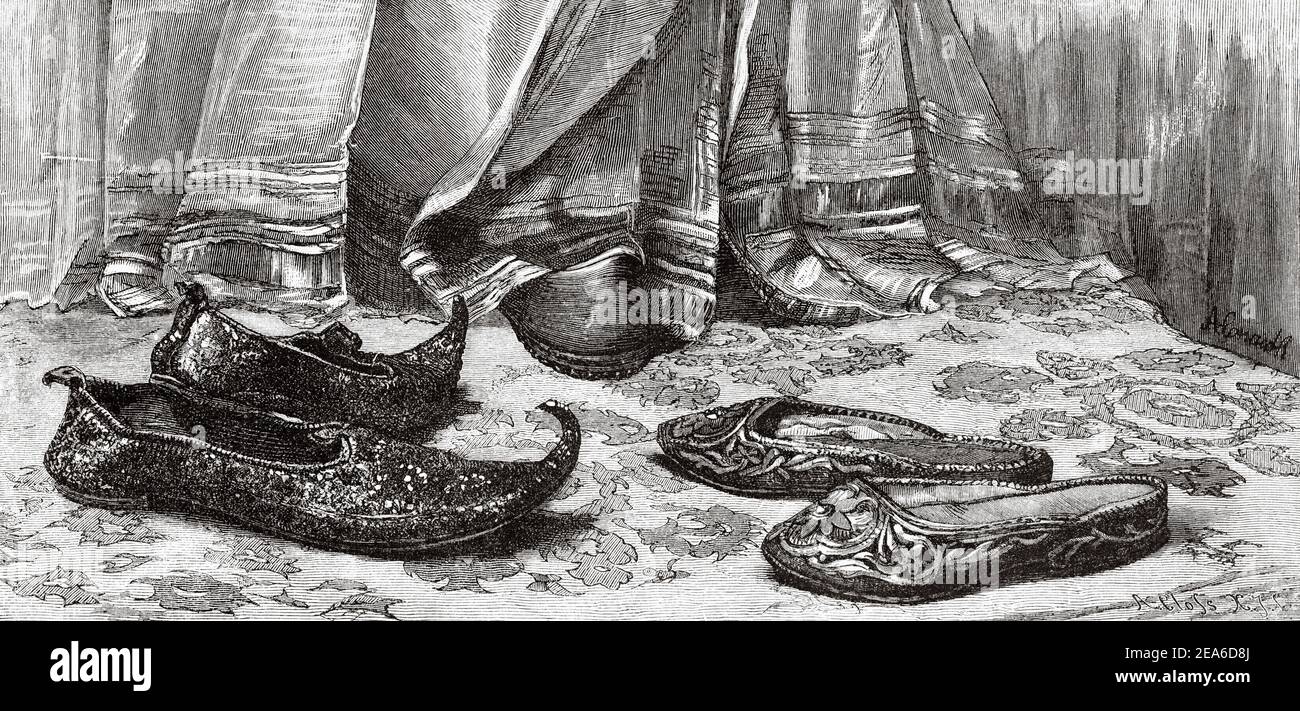 Traditionelle arabische Schuhe. Alte Ägypten Geschichte. Alte 19th  Jahrhundert gravierte Illustration von El Mundo Ilustrado 1879  Stockfotografie - Alamy