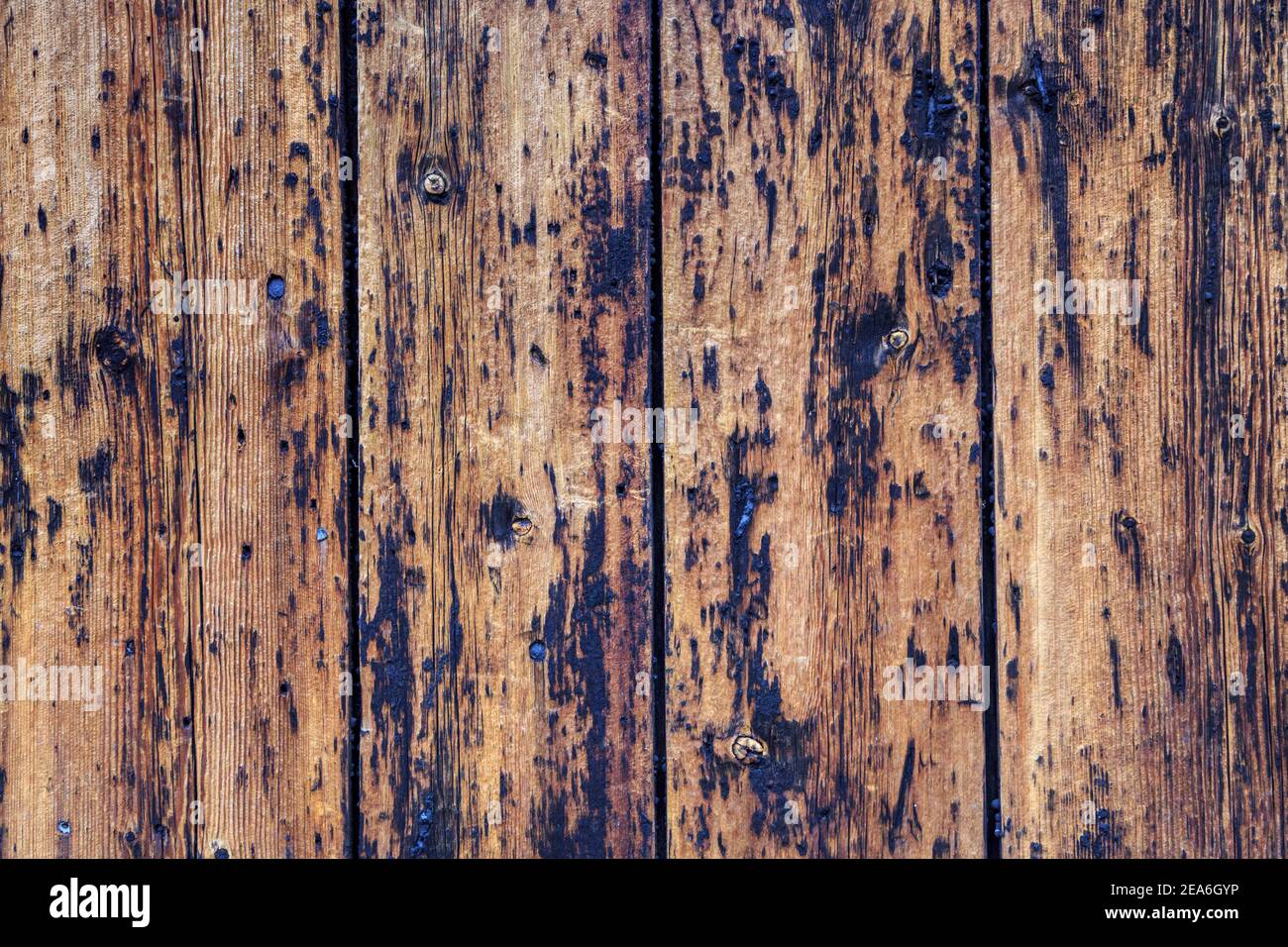Verbranntes braunes Holz nicht bemalte Wandstruktur Hintergrund Stockfoto