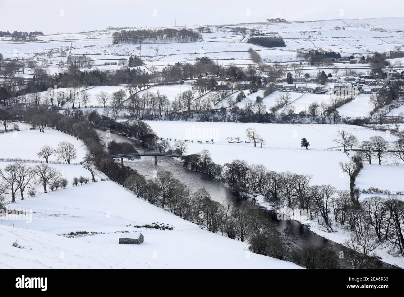 Middleton-in-Teesdale, County Durham, Großbritannien. 8th. Februar 2021. Wetter in Großbritannien. Schnee bedeckt den Boden in der Nähe von Middleton-in-Teesdale, als das Biest aus dem Osten II beginnt, in Nordengland zu beißen. Kredit: David Forster/Alamy Live Nachrichten Stockfoto