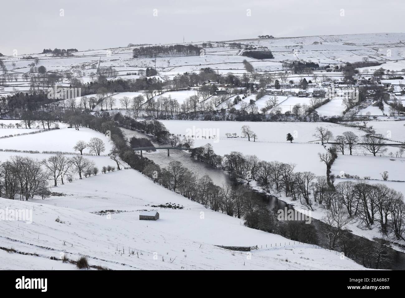 Middleton-in-Teesdale, County Durham, Großbritannien. 8th. Februar 2021. Wetter in Großbritannien. Schnee bedeckt den Boden in der Nähe von Middleton-in-Teesdale, als das Biest aus dem Osten II beginnt, in Nordengland zu beißen. Kredit: David Forster/Alamy Live Nachrichten Stockfoto
