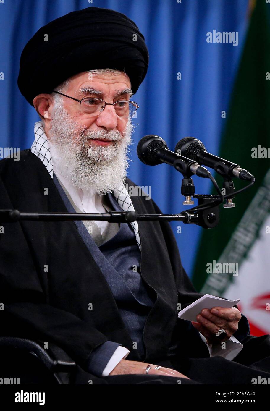 Irans Oberster Führer Ajatollah Ali Khamenei hielt eine Rede vor den Kommandeuren der Luftwaffe, Tage vor dem 42nd. Jahrestag des Sieges der islamischen Revolution. Khamenei sagte heute, dass die USA die Sanktionen zuerst "vollständig aufheben" müssen, gefolgt von einer Verifizierung durch Teheran, bevor die Islamische republik zu ihren Verpflichtungen im Atomabkommen zurückkehrt. Teheran, Iran, 7. Februar 2021. Foto von SalamPix/ABACAPRESS.COM Stockfoto