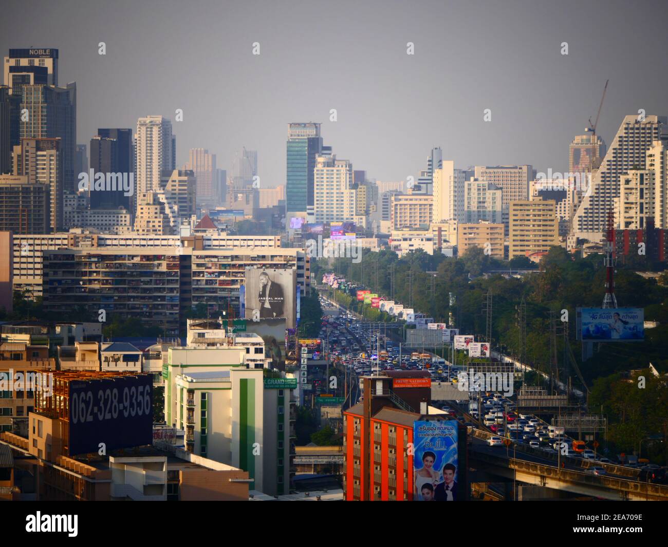 Bangkok Innenstadt geschäftigen Rush Hour Pendlerverkehr Thailand Stockfoto