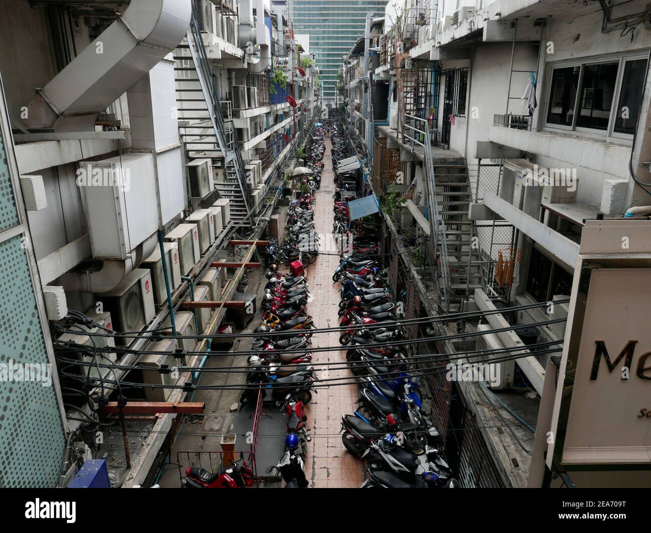 Motorrad Moped Parkplatz am Bürgersteig Bangkok Thailand Stockfoto