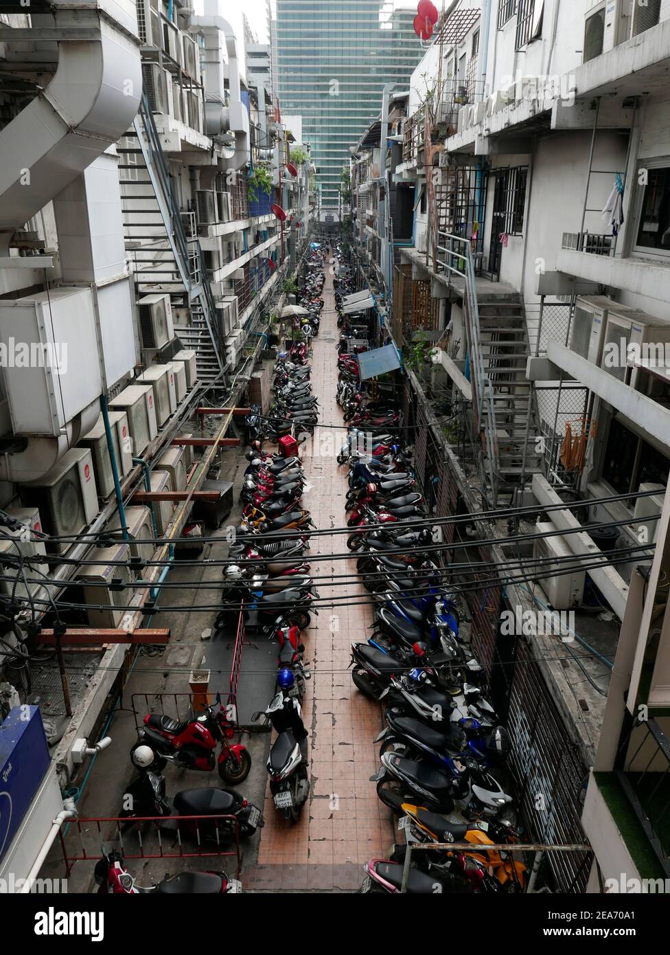Motorrad Moped Parkplatz am Bürgersteig Bangkok Thailand Stockfoto