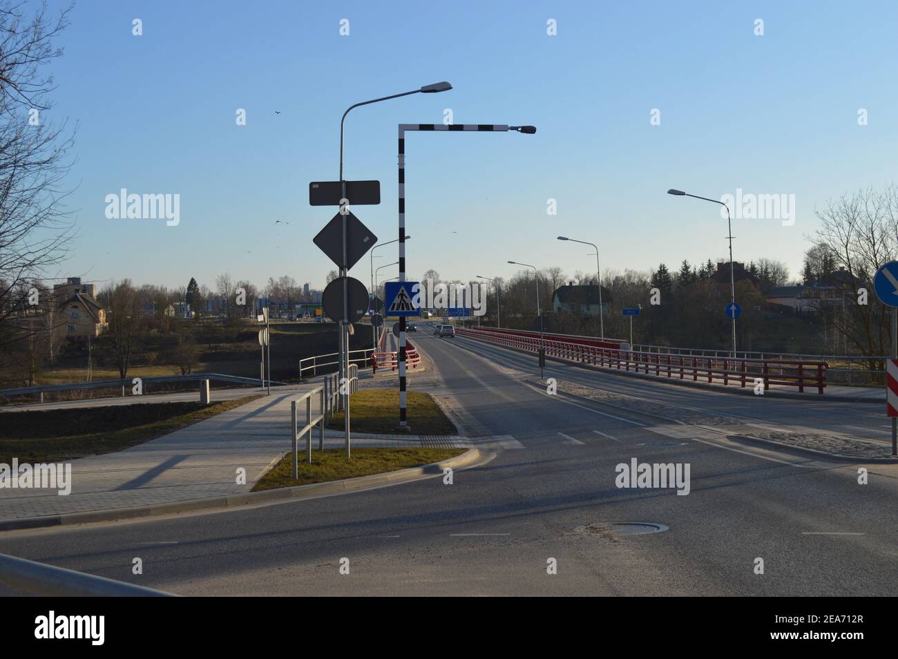 Trog, Brücke des Flusses Musa in Bauska. Lettland. Stockfoto