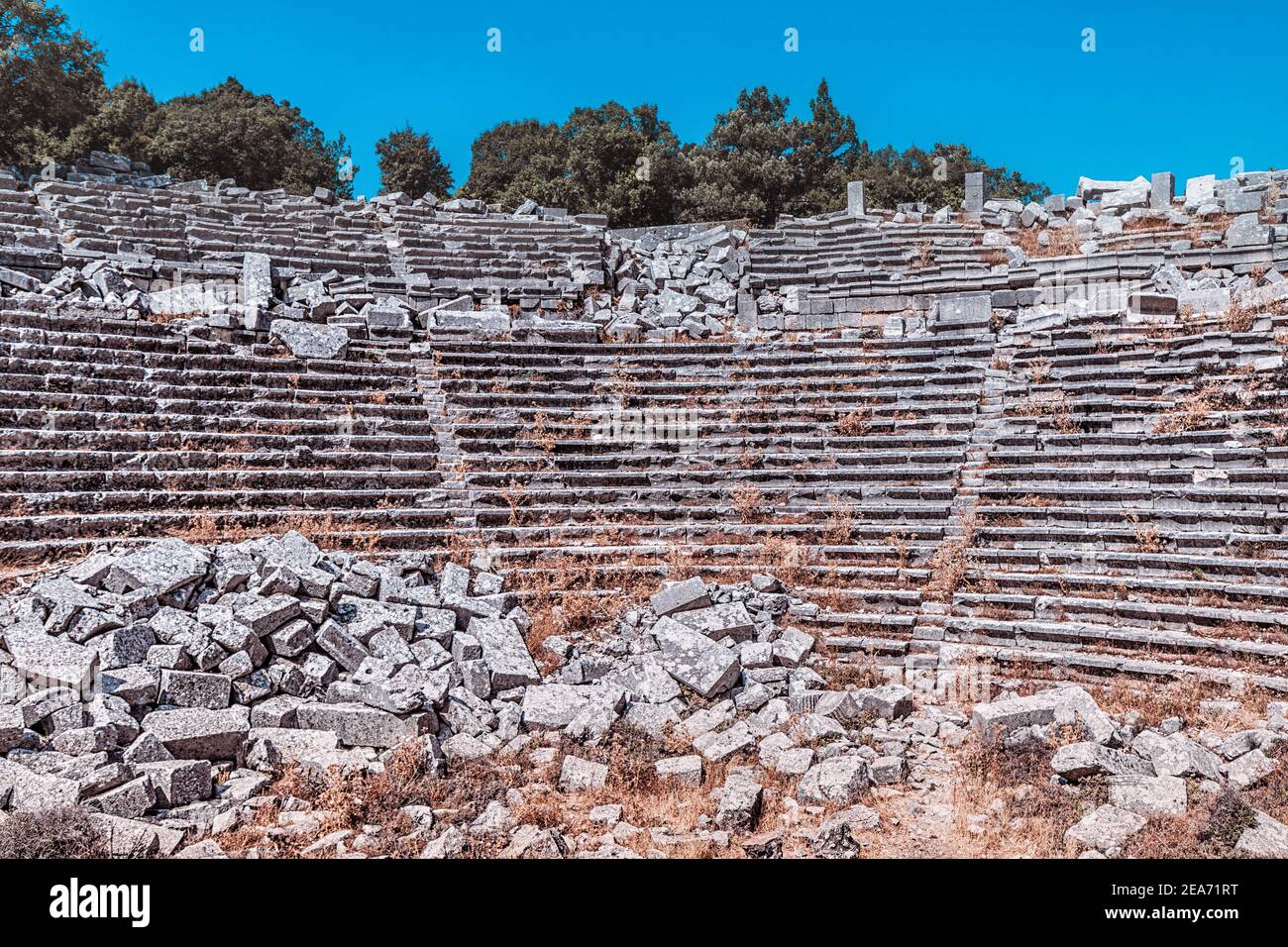 Alte Ruinen eines berühmten Amphitheaters in der antiken Stadt Termessos. Reiseziele der Region Antalya und der Türkei. Stockfoto