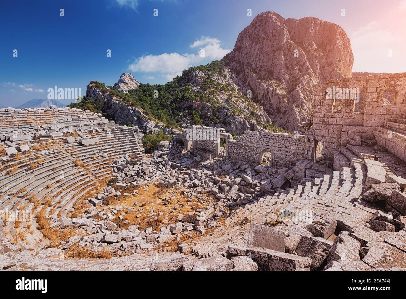 Sonniger Blick auf das Amphitheater in der antiken Stadt Termessos Ist eine der wichtigsten Reise-und archäologischen Attraktionen von Die Region Antalya und die WHO Stockfoto