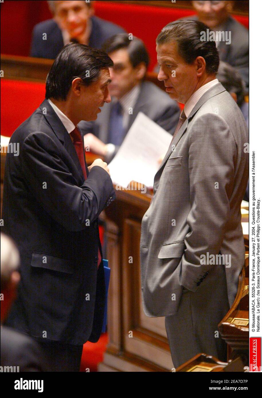 © Mousse/ABACA. 55326-3. Paris-Frankreich, 27. Januar 2004. Questions au gouvernement ˆ l'Assemblee Nationale. Le Garde des Sceaux Dominique Perben et Philippe Douste-Blazy.. Stockfoto