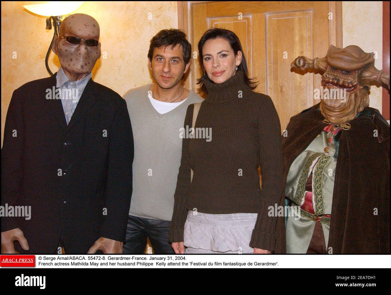 © Serge Arnal/ABACA. 55472-8. Gerardmer-Frankreich. Januar 31, 2004. Die französische Schauspielerin Mathilda May und ihr Mann Philippe Kelly besuchen das Festival du Film fantastique de Gerardmer. Stockfoto