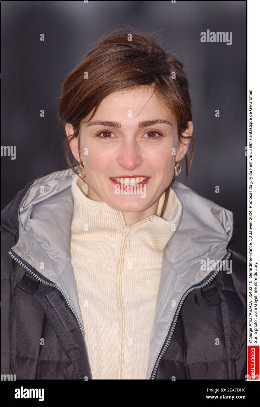 © Serge Arnal/ABACA. 55462-10. Gerardmer-Frankreich. Januar 2004 30. Fotocall du Jury du Festival du Film Fantastique de Gerardmer. Sur la photo : Julie Gayet, membre du Jury. Stockfoto