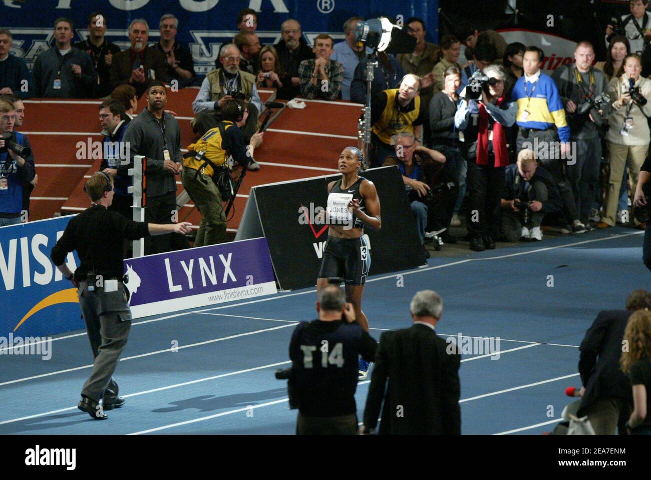 New York, NY, USA, 6. Februar 2004. Nach zwei Jahren ohne Konkurrenz ist Marion Jones wieder auf der Strecke. Die US-Athletin gewann die 60 Meter der Frauen bei den Verizon Millrose Games im Madison Square Garden. (Bild: Marion Jones) Foto von Antoine CAU - Cedric Eibeinder/ABACA. Stockfoto