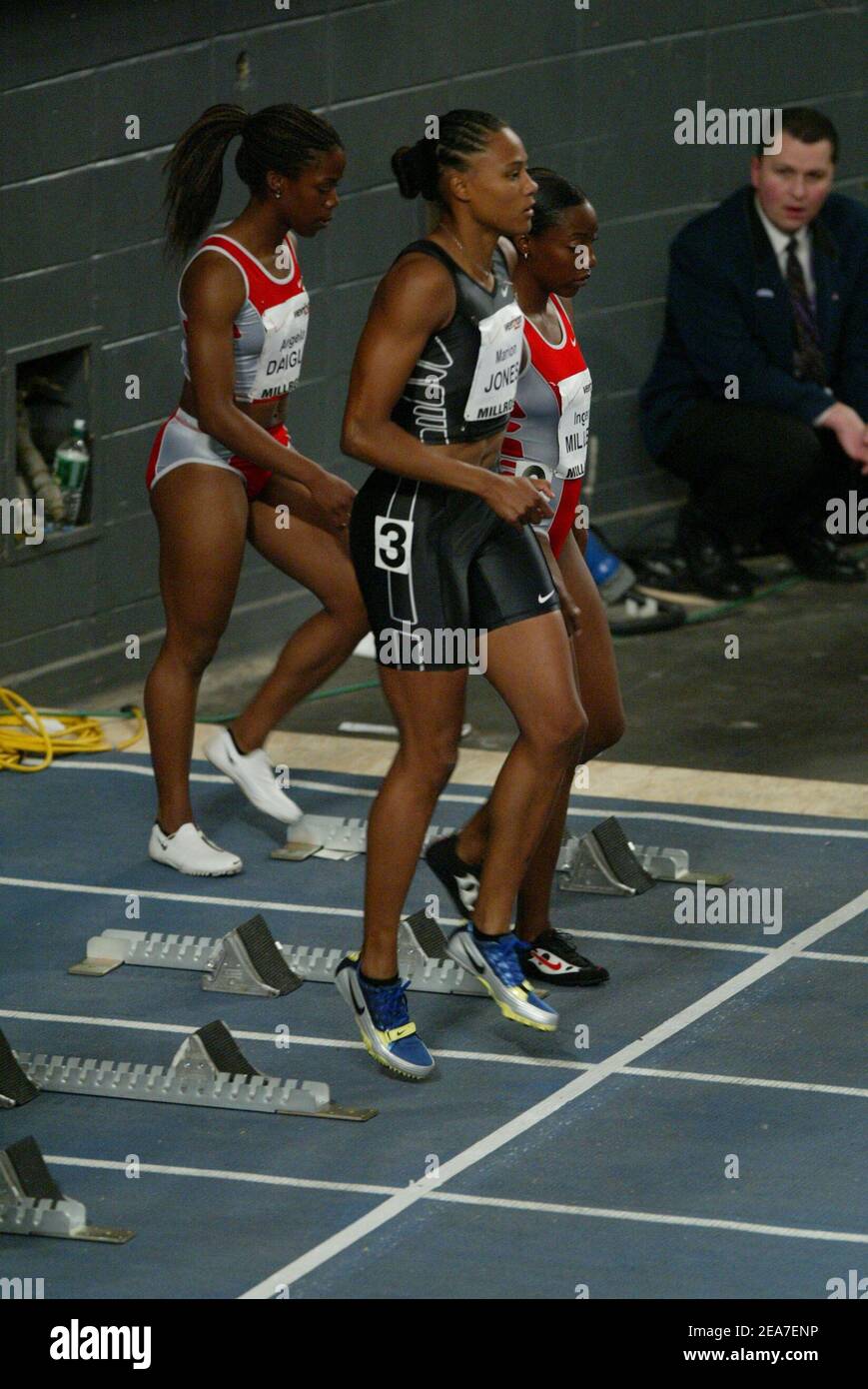 New York, NY, USA, 6. Februar 2004. Nach zwei Jahren ohne Konkurrenz ist Marion Jones wieder auf der Strecke. Die US-Athletin gewann die 60 Meter der Frauen bei den Verizon Millrose Games im Madison Square Garden. (Bild: Marion Jones) Foto von Antoine CAU - Cedric Eibeinder/ABACA. Stockfoto