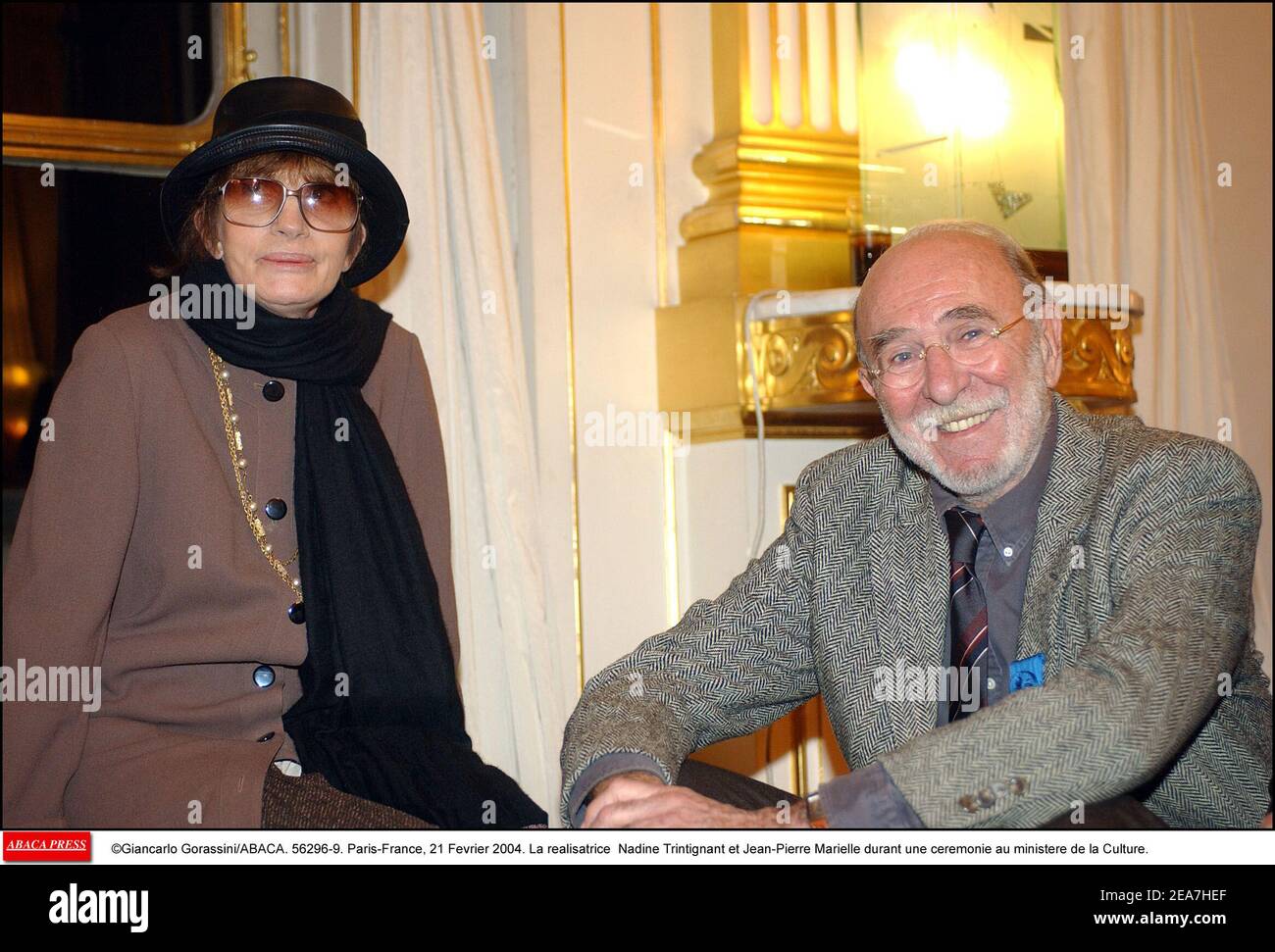 ©Giancarlo Gorassini/ABACA. 56296-9. Paris-Frankreich, 21 Februar 2004. La realisatrice Nadine Trintignant et Jean-Pierre Marielle durant une ceremonie au ministere de la Culture. Stockfoto