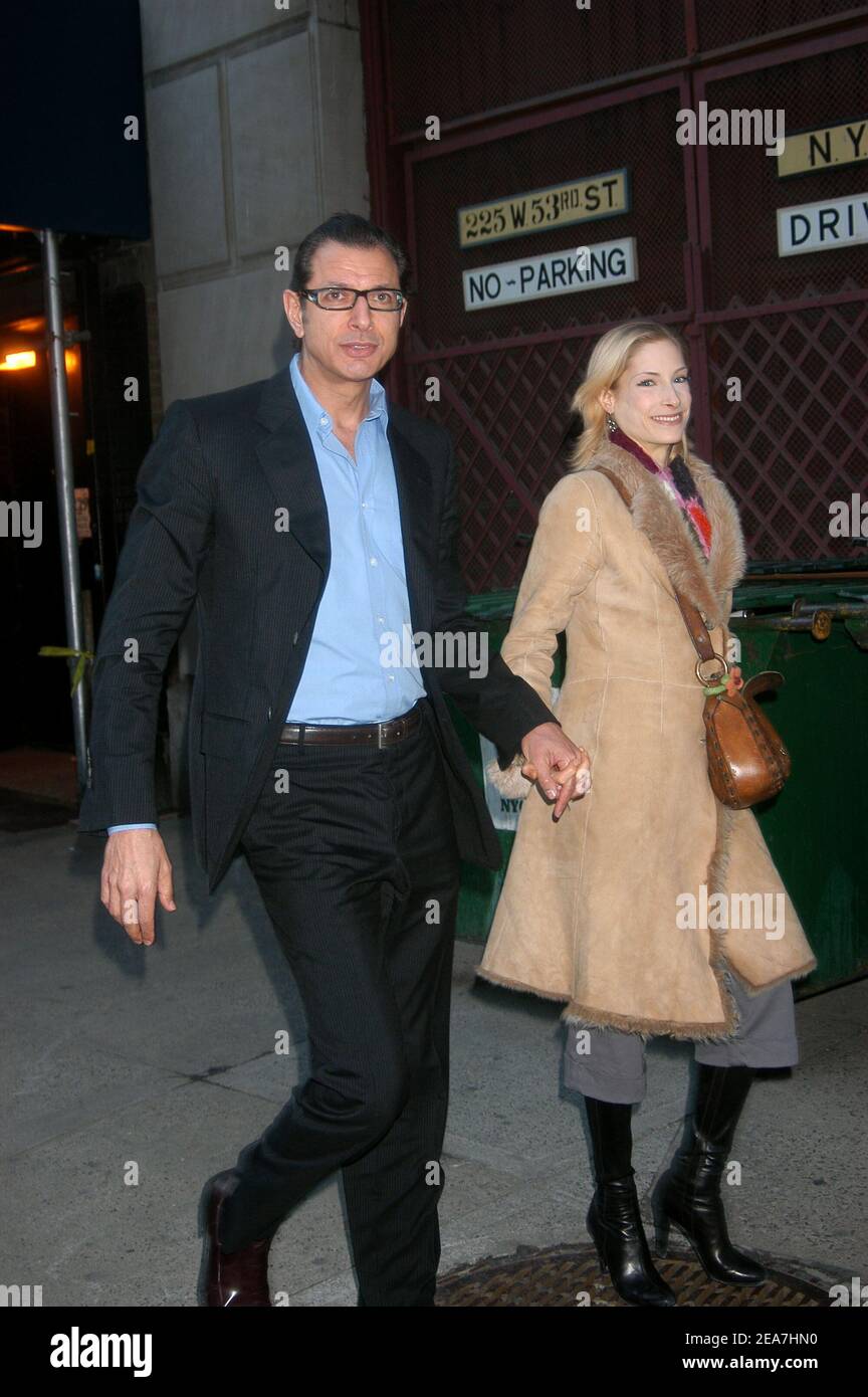 New York - 23. Februar 2004. Schauspieler Jeff Goldblum kommt am Ed Sullivan Theater an, um an der David Letterman Show teilzunehmen. (Im Bild: Jeff Goldblum) Foto von Antoine CAU/Abaca Stockfoto