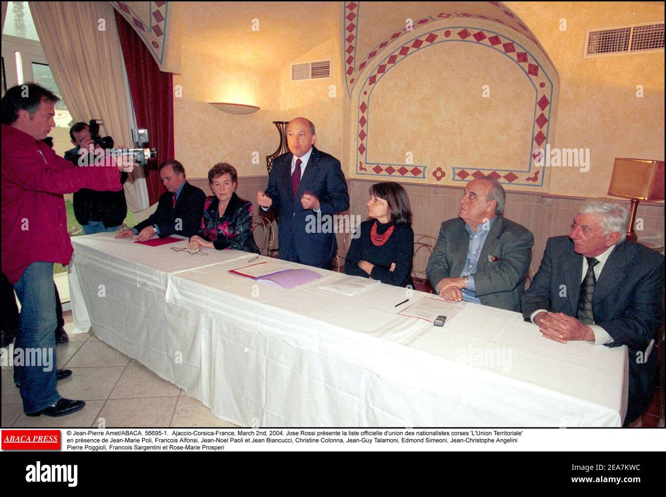 © Jean-Pierre Amet/ABACA. 56695-1. Ajaccio-Korsika-Frankreich, 2nd. März 2004. José Rossi prsente la Liste officielle d'Union des nationalistes corses 'L'Union Territoriale' en prsence de Jean-Marie Poli, Francois Alfonsi, Jean-Noel Paoli et Jean Biancucci, Christine Colonna, Jean-Guy Talamoni, Edmond Simeoni, Jean-Christophe Angelini Pierre Poggioli, Francois Sargentini et Rose-Marie Prosperi Stockfoto