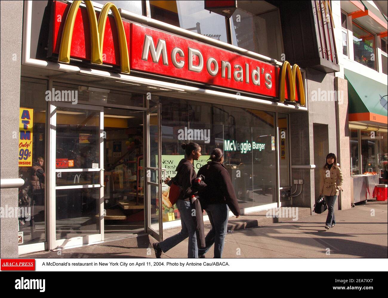 Ein McDonald's-Restaurant in New York City am 11. April 2004. Foto von Antoine CAU/ABACA. Stockfoto
