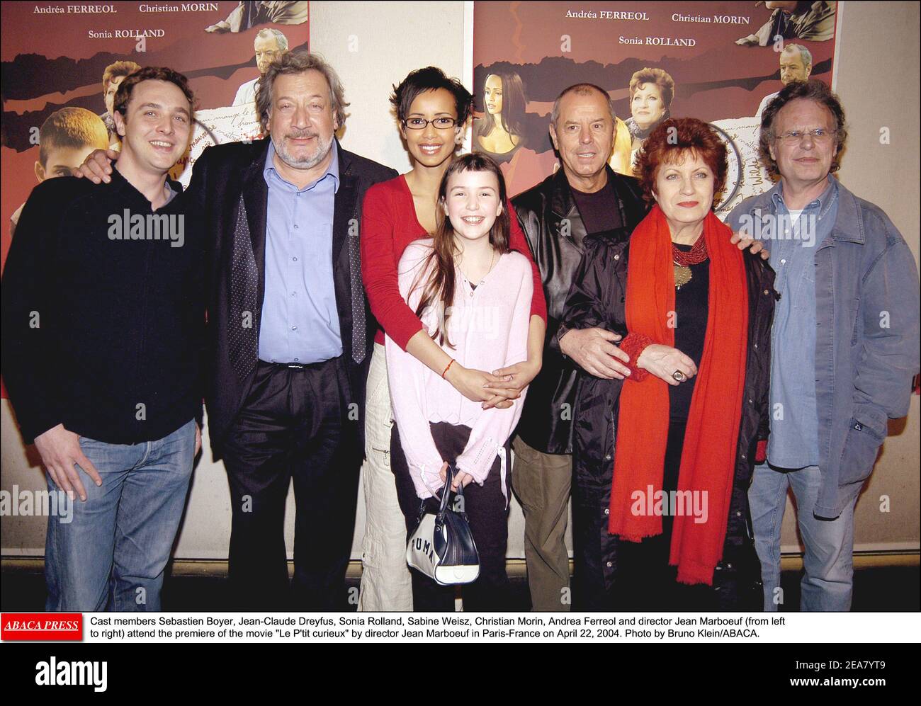 Die Besetzung Benjamin Boyer, Jean-Claude Dreyfus, Sonia Rolland, Salome Weisz, Christian Morin, Andrea Ferreol und Regisseur Jean Marboeuf (v.l.n.r.) besuchen am 22. April 2004 die Premiere des Films Le P'tit curieux des Regisseurs Jean Marboeuf in Paris-Frankreich. Foto von Bruno Klein/ABACA. Stockfoto