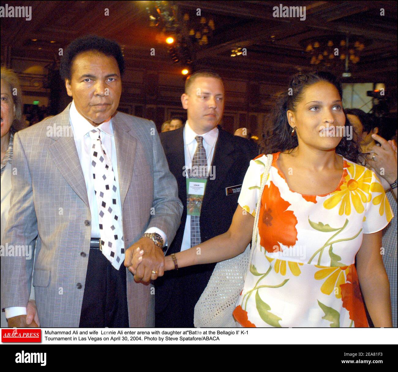 Muhammad Ali und seine Frau Lonnie Ali treten am 30. April 2004 mit ihrer Tochter in die Arena des Bellagio ll' K-1 Tournament in Las Vegas ein. Foto von Steve Spatafore/ABACA Stockfoto